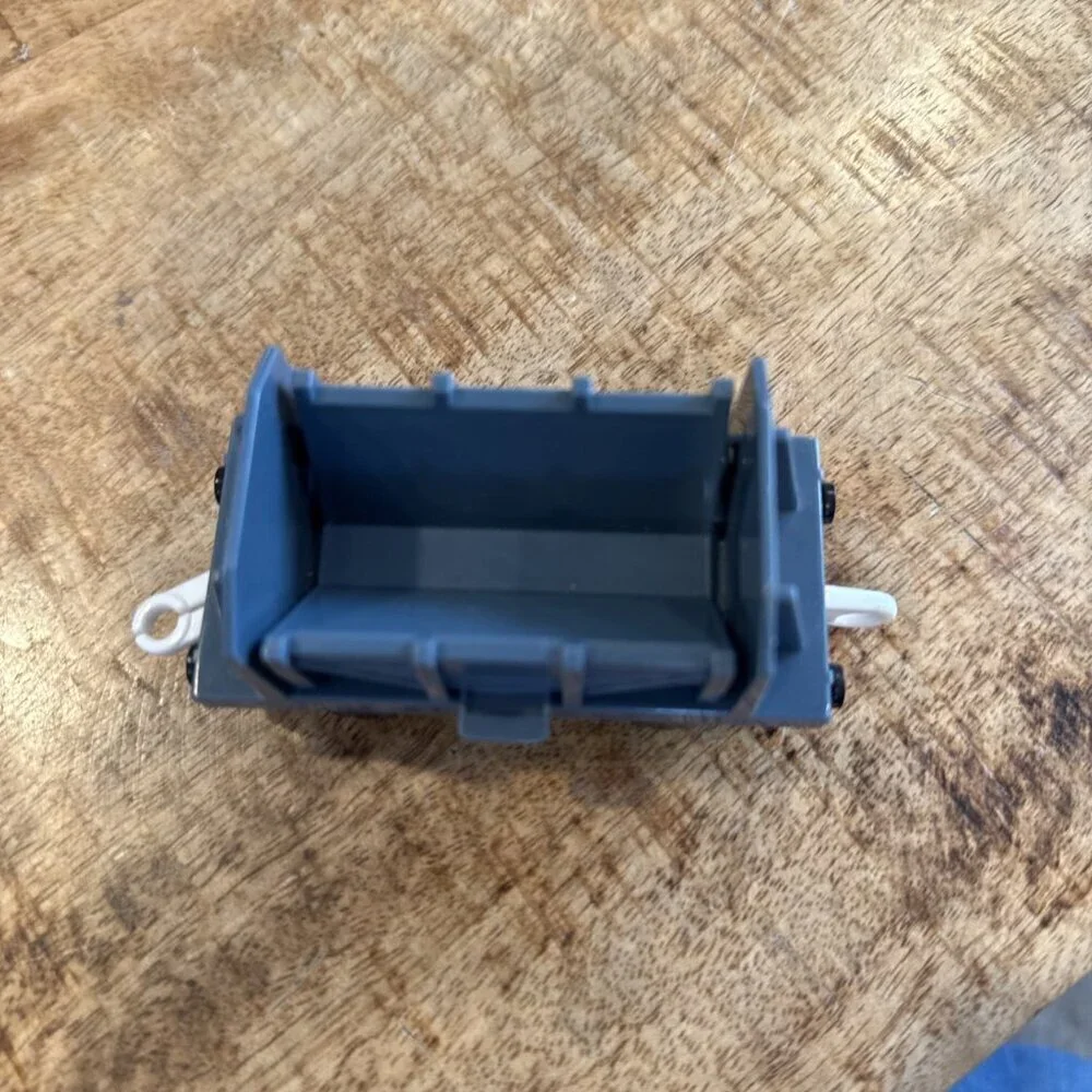 Trackmaster Thomas & Friends Train Tank Engine - Tipping Cargo Car- TOMY Gray